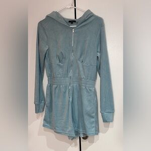 Iris Light Blue Velour Long Sleeve Front Zip Hooded Romper. Size S